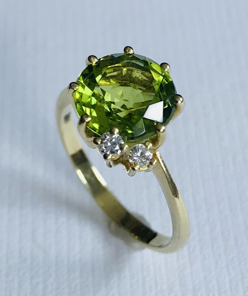 Perydot Ring rund 0,08 ct Brill.